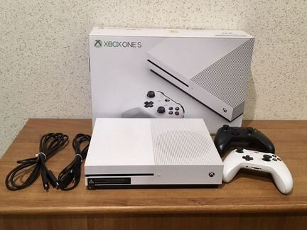 Xbox One S + FIFA23, UFC 4, MK, GTA 5