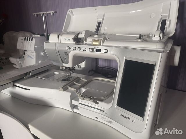 Швейно вышивальная машинка brother v5