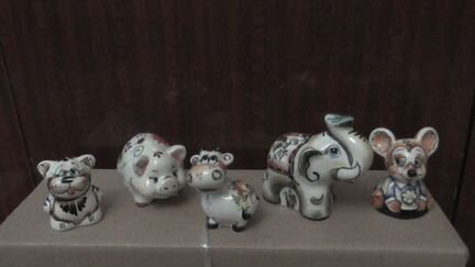 Фигурки фарфоровые, глиняные