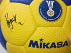 Мяч mikasa с автографами гк Чеховские медведи объявление продам