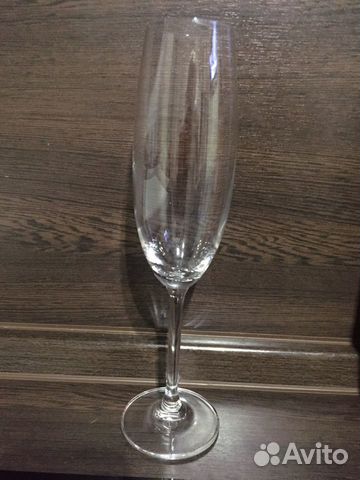 Бокалы под шампанское