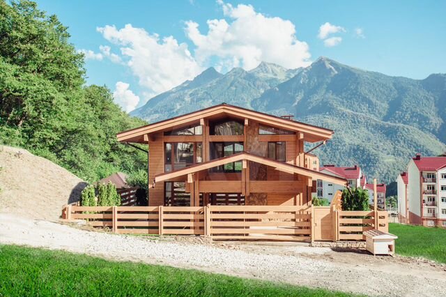 Коттедж 269 м² на участке 5 сот.