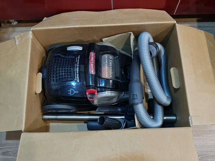Пылесос Electrolux SuperCyclone ZSC69FD2