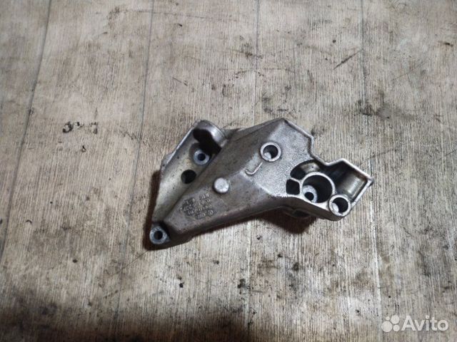 Кронштейн двигателя Skoda Octavia A4 Tour 1.6 BFQ