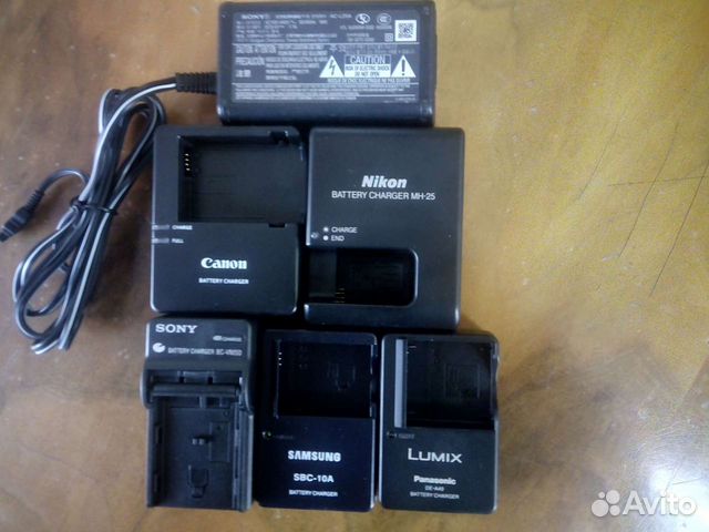 Зарядки к фото и видео камерам