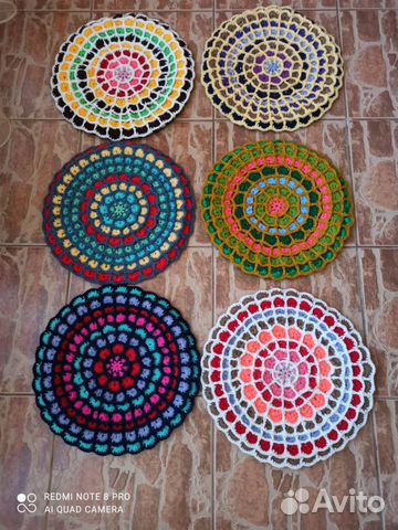 Вязанный чехол на круглый табурет с отворотом