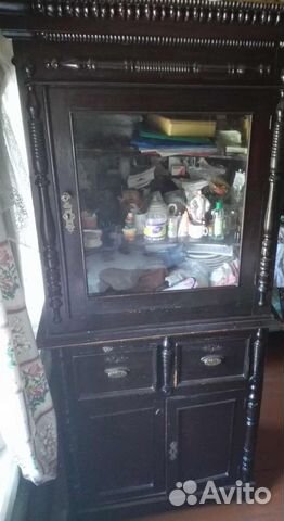 Старинный резной буфет горка