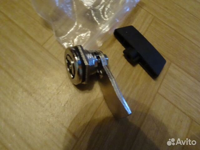 Замок защёлка на электрощит с пластиковым ключом