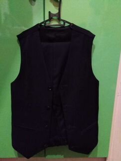 Костюм школьный + рубашка р. 128 и р. 140