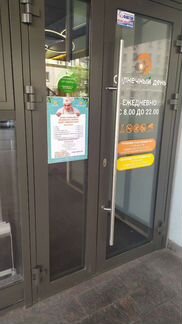 Сотрудники в ресторан самообслуживания