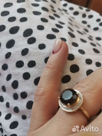 Золотой перстень с ониксом и бриллиантами 585