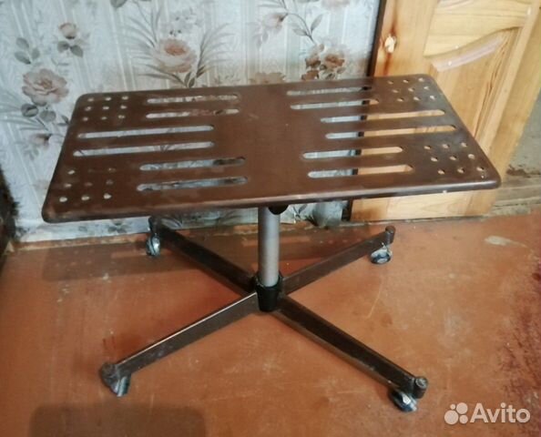 Металлическая подставка - столик под телевизор