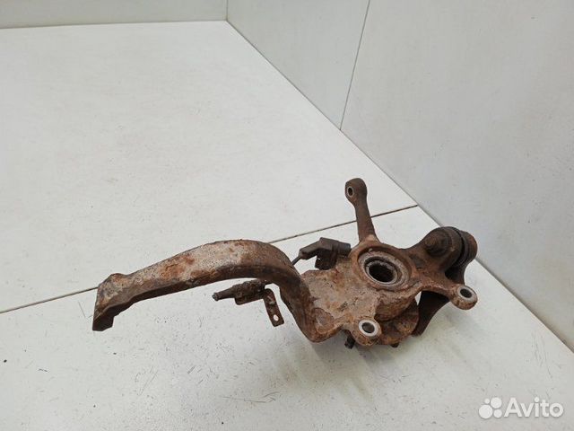 Кулак поворотный передний правый Mazda Millenia