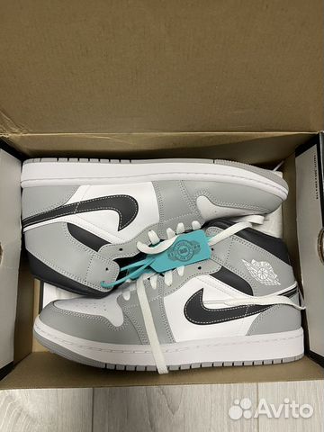 Air Jordan 1 Mid “Light Smoke Grey”