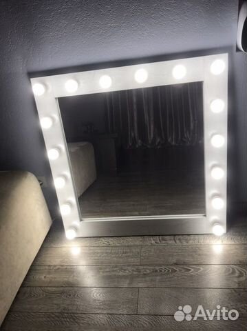 Гримерное зеркало 90*90 см в наличии