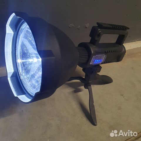 Мощный фонарь-прожектор