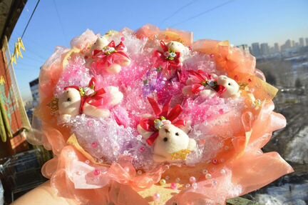 Букеты из конфет и игрушек