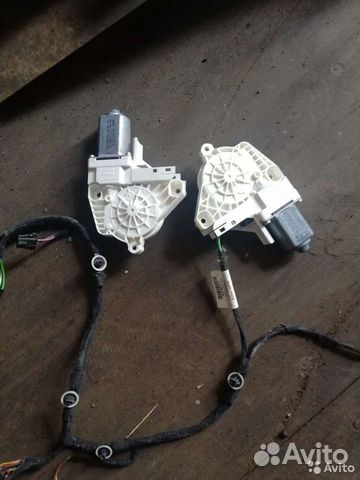 Стеклоподъемник двери Audi q3