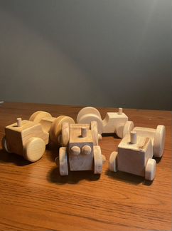 Трактор - деревянная игрушка