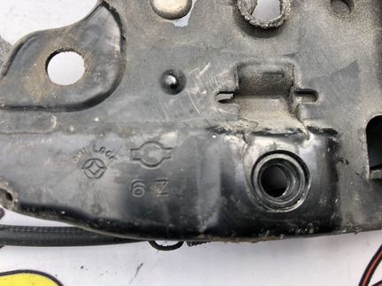 Замок капота Nissan note E11