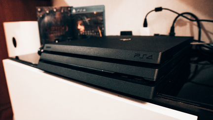 Sony PS4 PRO 1TB + 2 диска