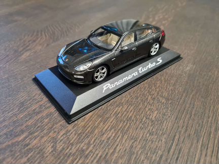 Porsche panamera turbo S 1:43 Minichamps
