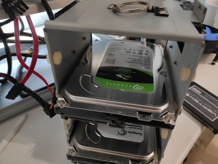 Жесткий диск 1Тб HDD Seagate barracuda ST1000DM010