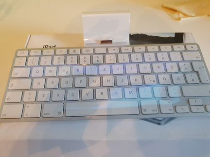 Apple iPad keyboard dock a1359