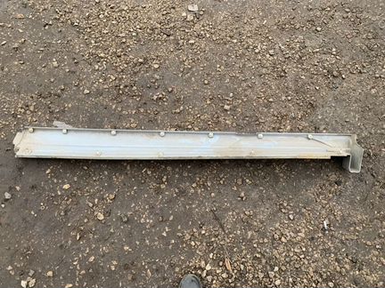 Порог пластиковый накладка правый Mitsubishi