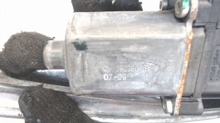 Стеклоподъемник электрический левый передний Cadil