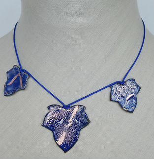 Колье с эмалью