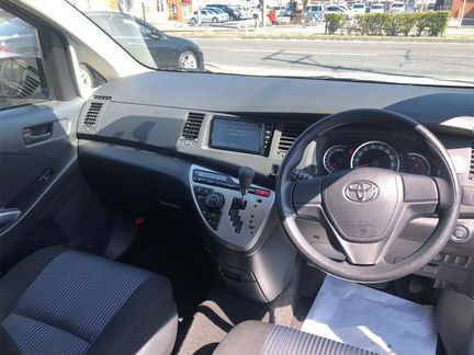 Toyota Isis 1.8 CVT, 2017, 73 000 км