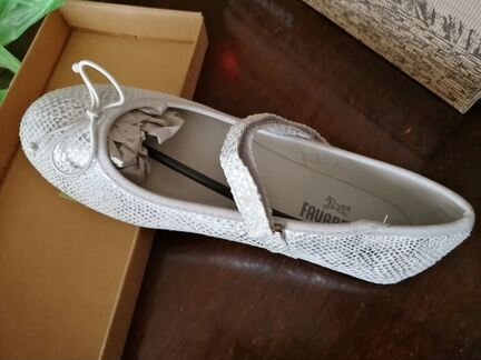 Нарядные туфли для девочки новые