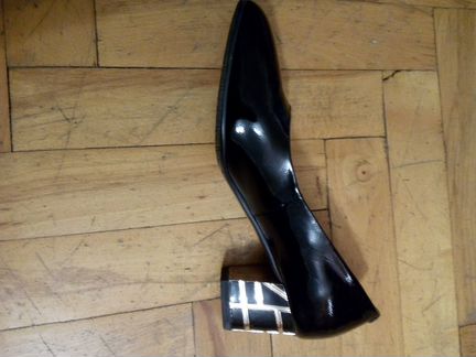 Новые лаковые туфли натуральная кожа