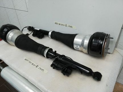 Задняя пневмостойка правая Мерседес W222