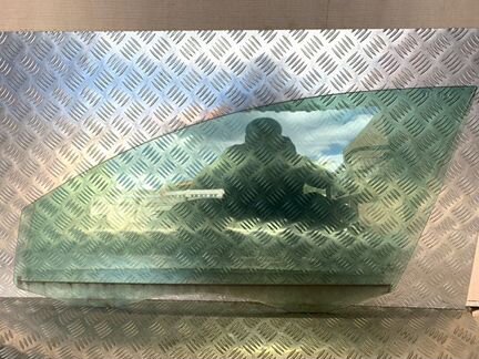 Стекло переднее левое Volkswagen Passat B6 2.0