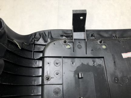 Задняя крышка переднего сиденья Land Cruiser