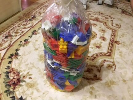 Блочный пластиковый конструктор