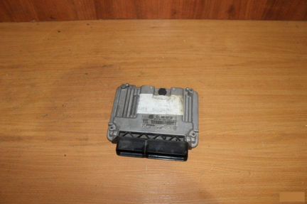 Блок управления двигателем Volkswagen Golf 6