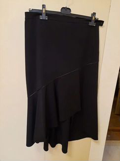 Юбка черная с разрезом