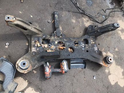 Подрамник поперечина на Ford Transit Форд Транзит