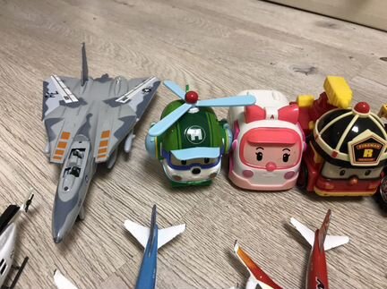 Пакет машинок и самолетов