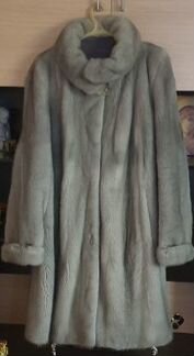Практически новая шуба. Надета, раза 4 за 3 зимы
