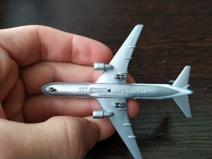 Модель самолёта боинг 767-300