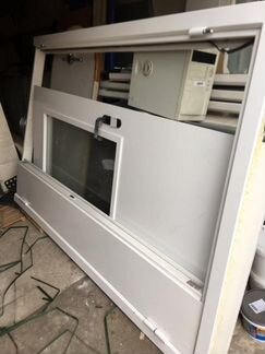 Дверь металическая со створкой и стеклом