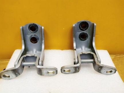 Петли двери передние Nissan Pathfinder R52