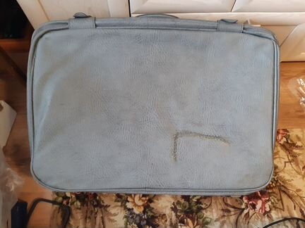 Чемодан б/у