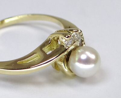 Золотое кольцо 750 пробы с жемчужиной