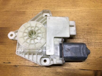 Мотор стеклоподъемника передний правый Skoda Rаpid