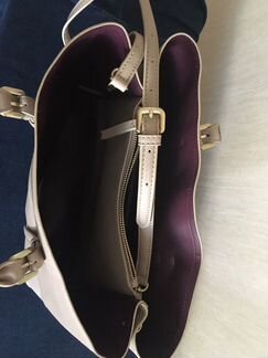 Сумка дамская бежевого цвета